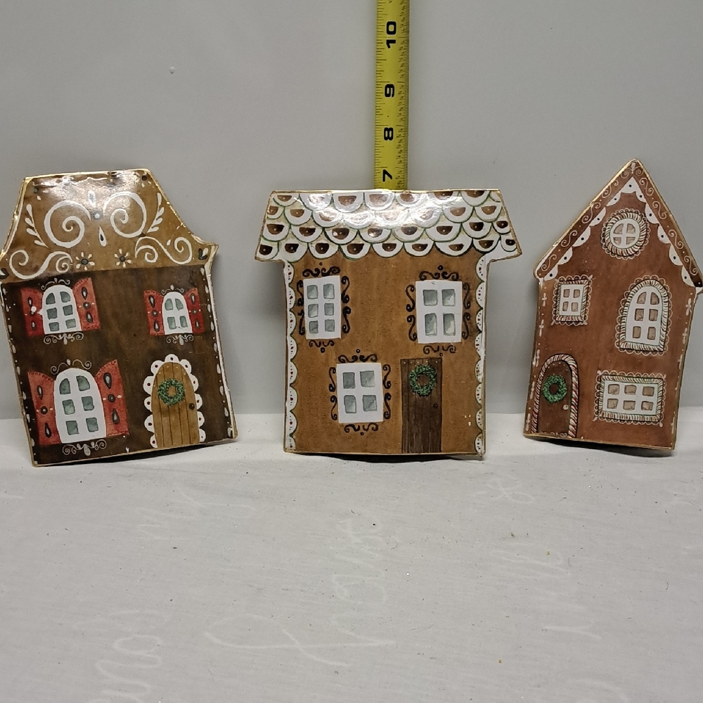 Charming Holiday Metal House Set - Brown and White